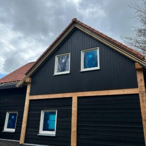 bouwbedrijf in Friesland zwarte nieuwbouw woning