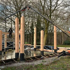 Houtskeletbouw Friesland - woning wordt op palen gezet in Friesland