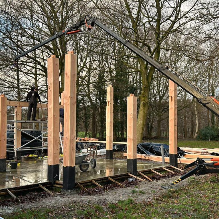 Houtskeletbouw Friesland - woning wordt op palen gezet in Friesland